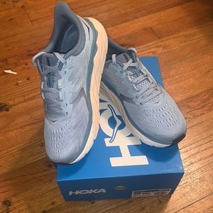 Women’s Hoka Arahi 5 running shoes